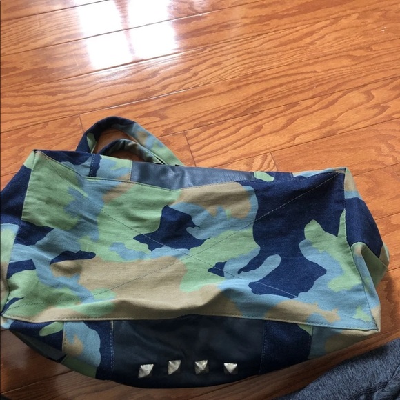 JET by John Eshaya Camo Tote - Picture 3 of 5